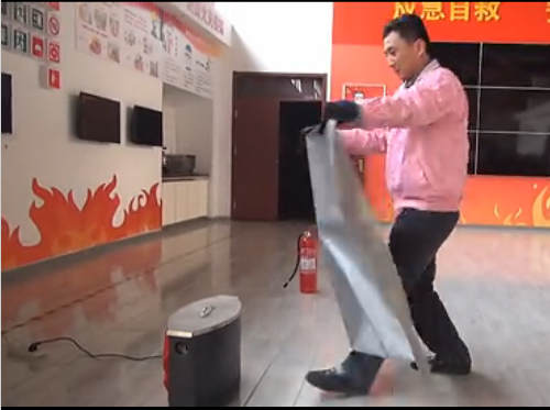 油鍋火災滅火演示場景