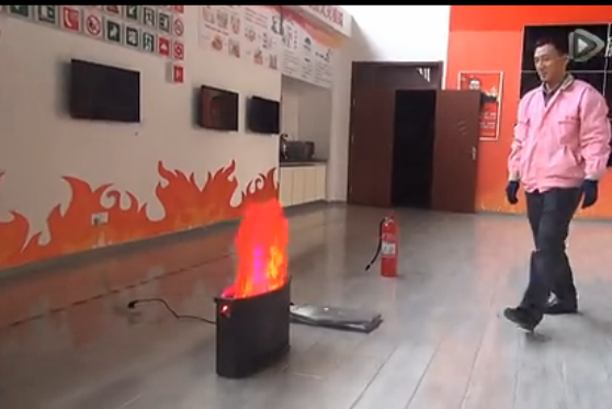 油鍋火災滅火演示場景